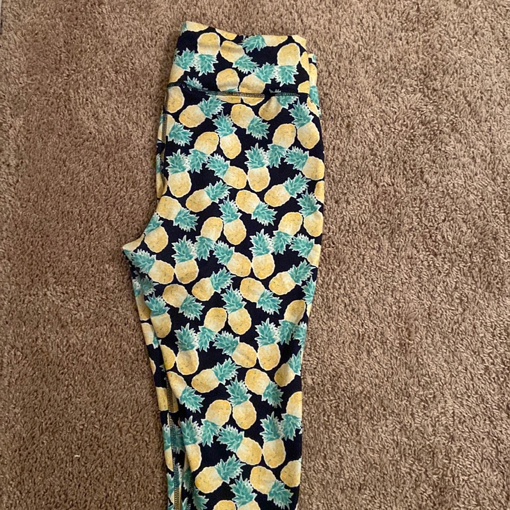Crown & Ivey yoga pants